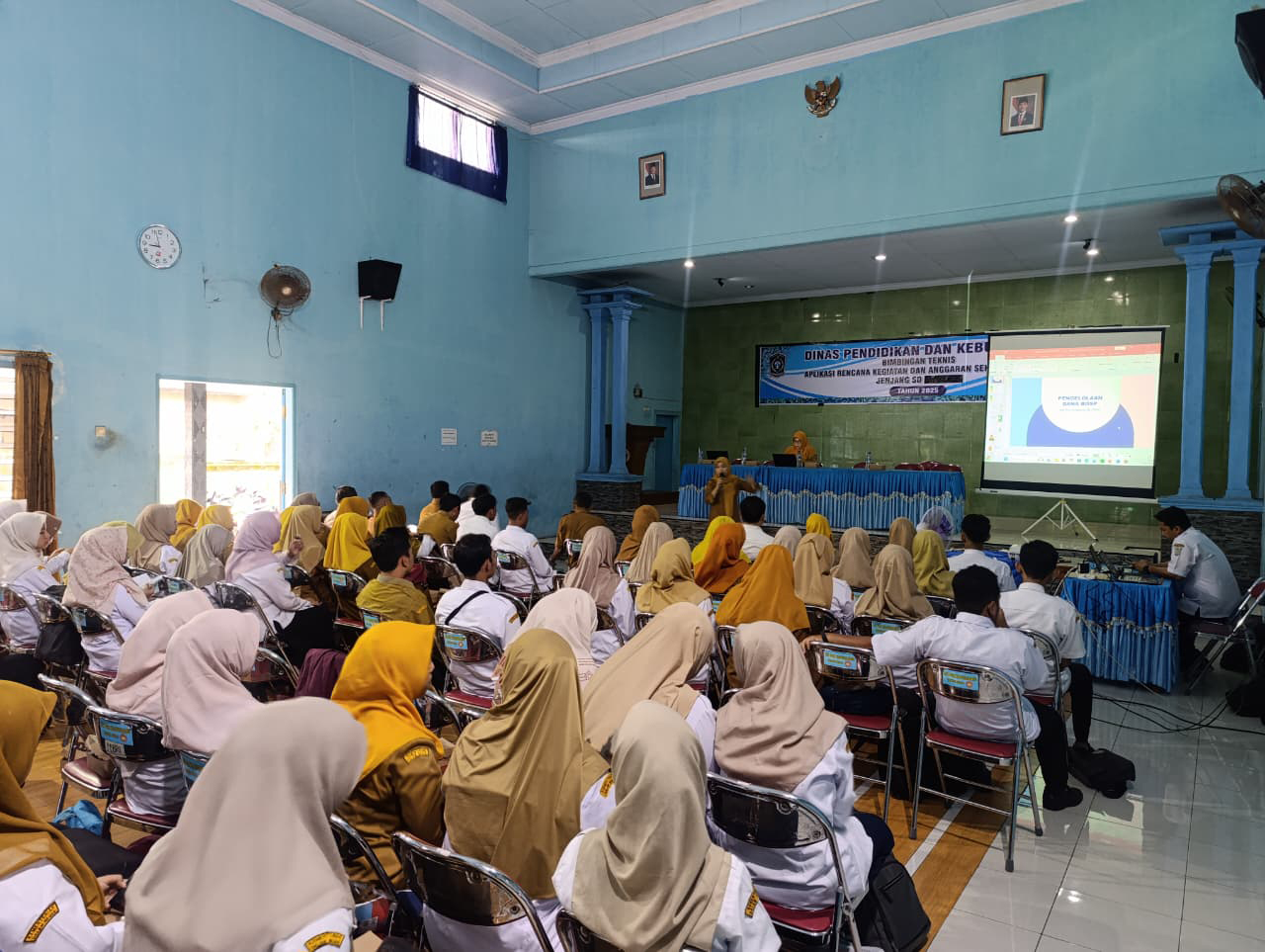 Tingkatkan Akuntabilitas Pengelolaan Dana BOSP, Dindikbud Lumajang Gembleng Ribuan Sekolah Lewat Bimtek ARKAS 2025